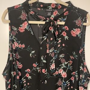 Torrid Sleeveless Tie Front Top